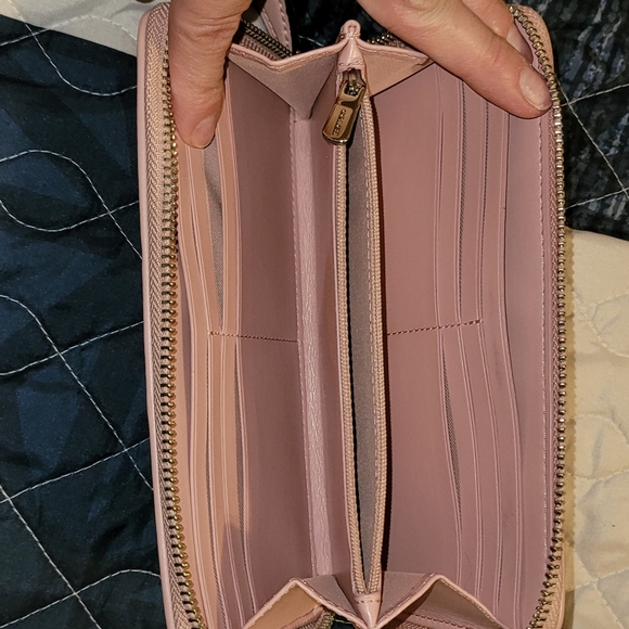 Coach - Picture 6 of 6